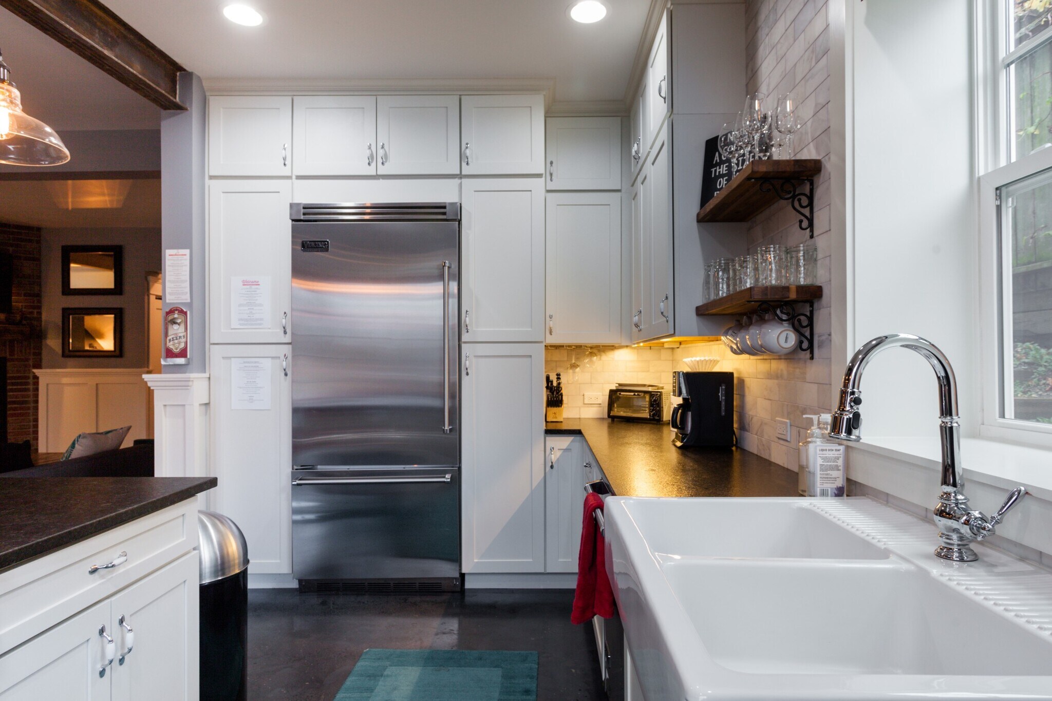 Building Photo - 337 NE 54th St