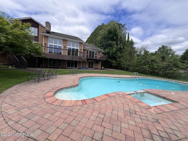 Primary Photo - 84 Wickapecko Dr