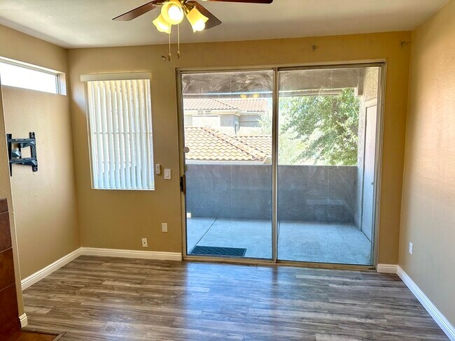 Building Photo - Stunning and spacious Portofino condo at Lakewood.