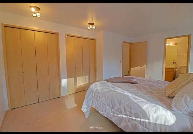 Building Photo - 11219 4th Pl S