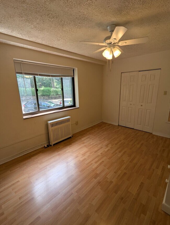Building Photo - 2 Bedroom 2 Bathroom Condo Apartment (Squirrel Hill North) - AVAILABLE JUNE