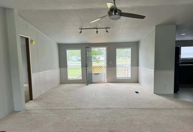 Building Photo - 6254 Shady Creek Dr