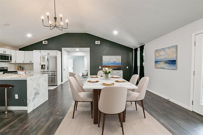 Building Photo - 6002 Greenmont Dr