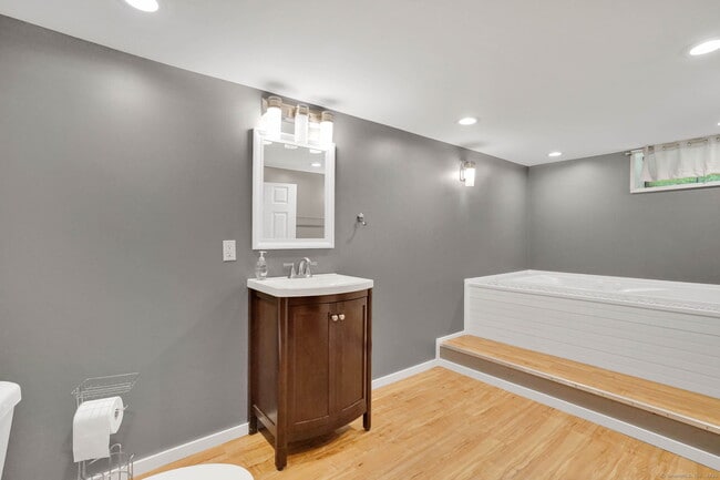 Building Photo - 293 Brainard Rd