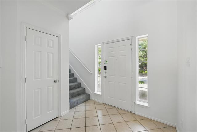 Building Photo - 9846 Cedarcrest Dr