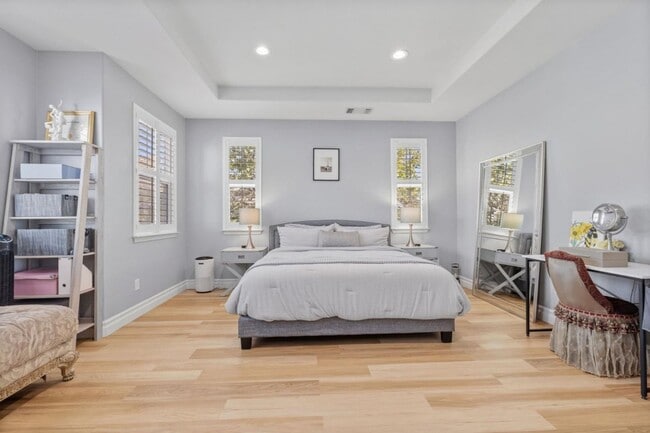 Building Photo - Spacious Detached Home in the Basking Ridge Community