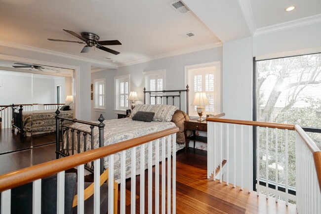 Building Photo - Downtown Retreat: Spacious 1-Bedroom Townhome in Historic Charleston!"