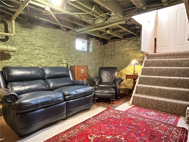 Building Photo - 42 Lake St