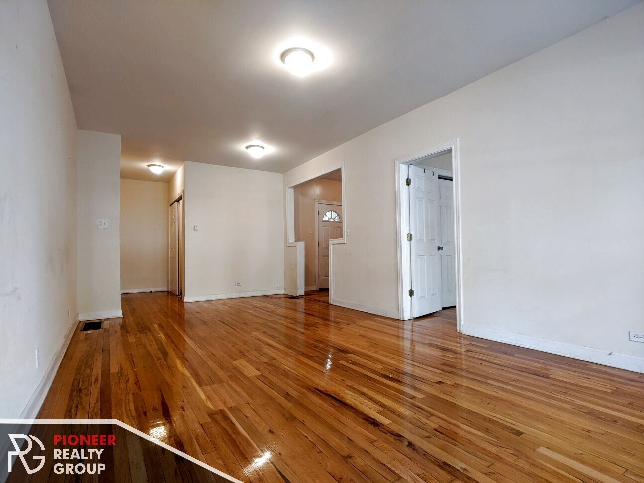 Building Photo - 630 W Cornelia Ave