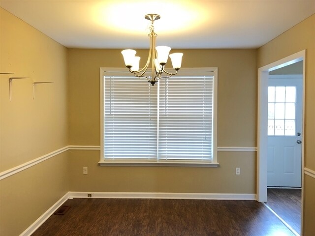Building Photo - 2824 Candlewicke Dr