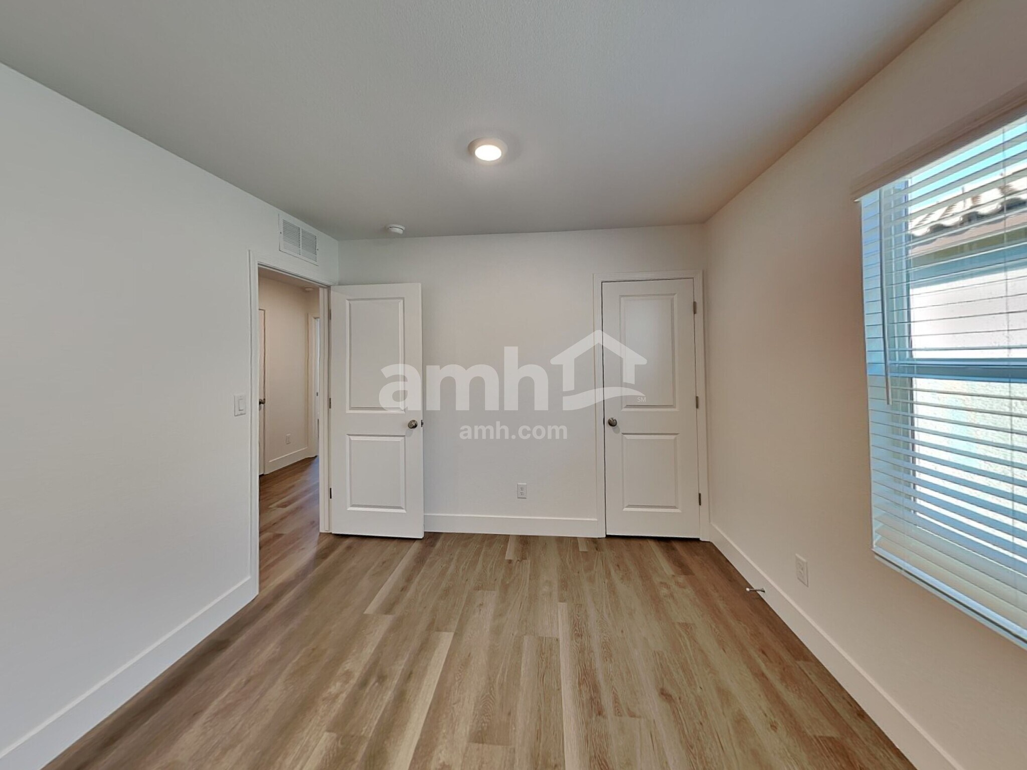 Building Photo - 5832 Vaes Dothrak St
