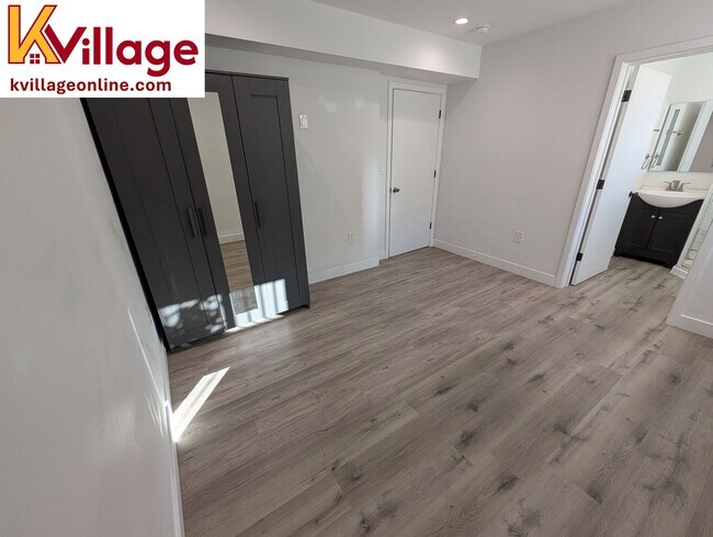 Building Photo - Private Bedroom w Personal Bathroom & Shower, shared student-oriented space **PET-FRIENDLY FLOOR**