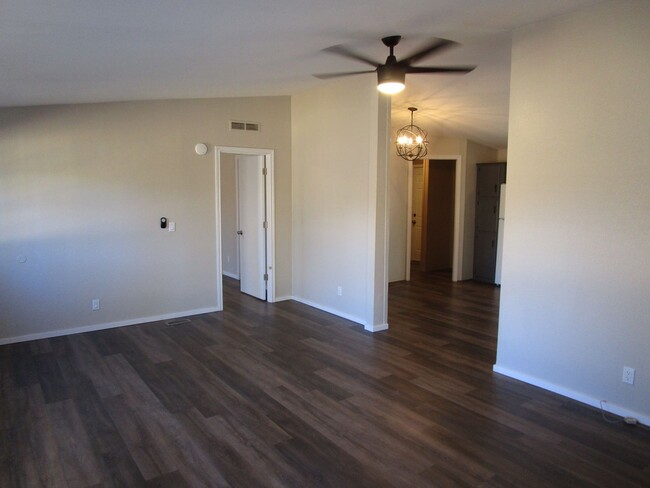 Building Photo - 3 Bedroom, 2 Bathroom Updated Home South o...