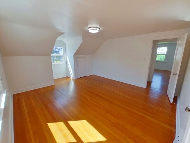 Building Photo - Large 3 Story Remodeled Home