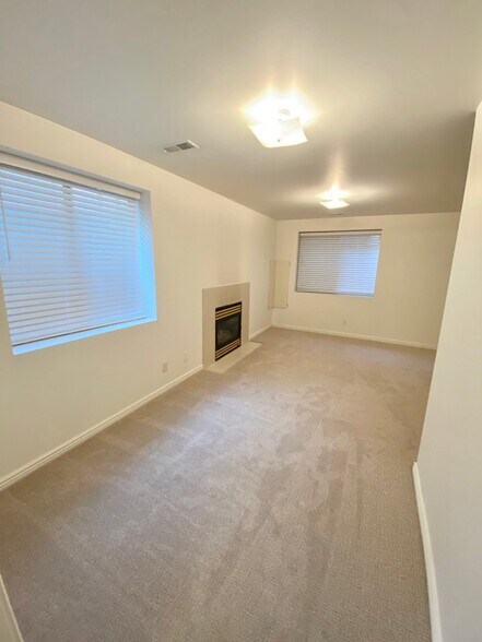 Building Photo - 464 E Acoma Rd