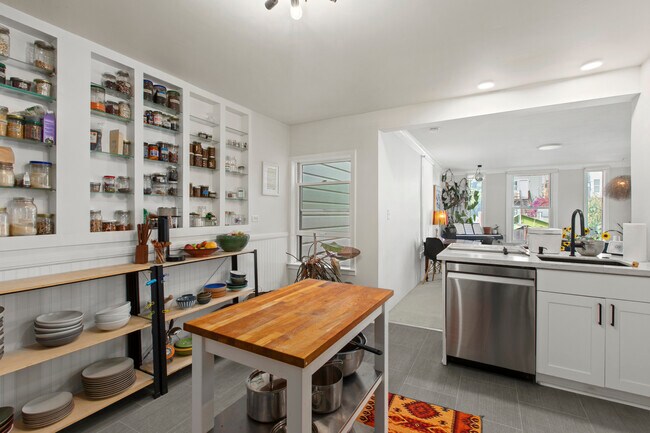 Building Photo - 32A Landers St