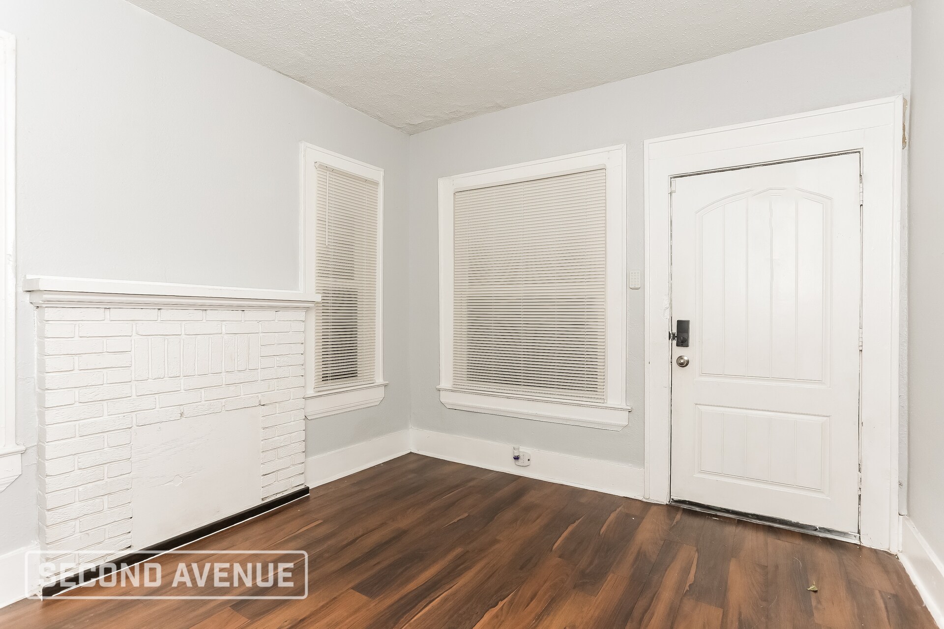 Building Photo - 1417 W 6th St