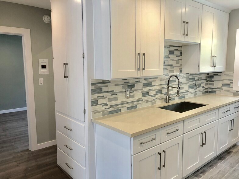 Building Photo - 1139 S Corning St