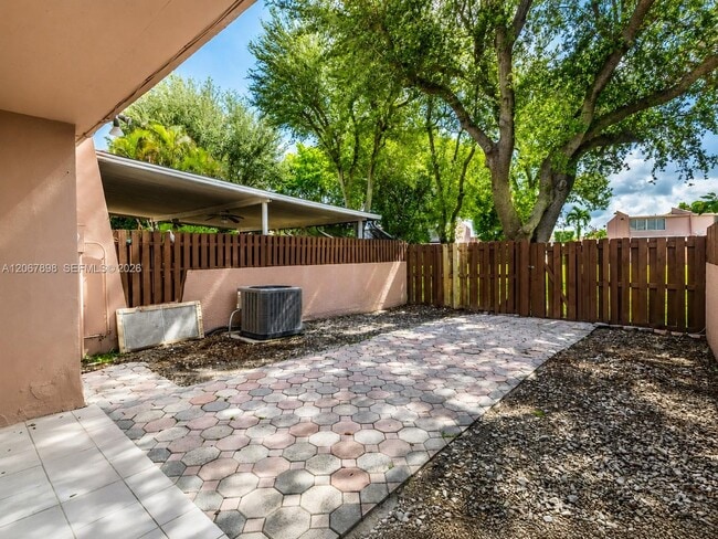 Building Photo - 14124 SW Kendale Lakes Cir