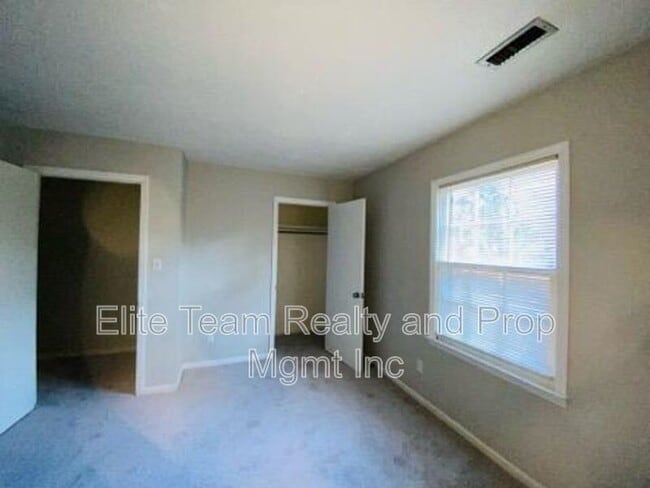 Building Photo - 4657 Old Lantern Way