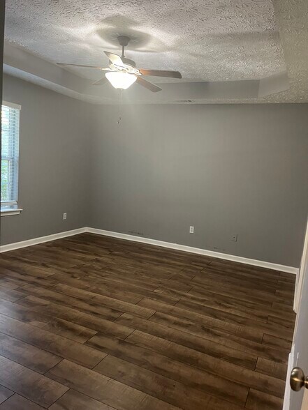 Building Photo - 180 McIntosh Estates Dr