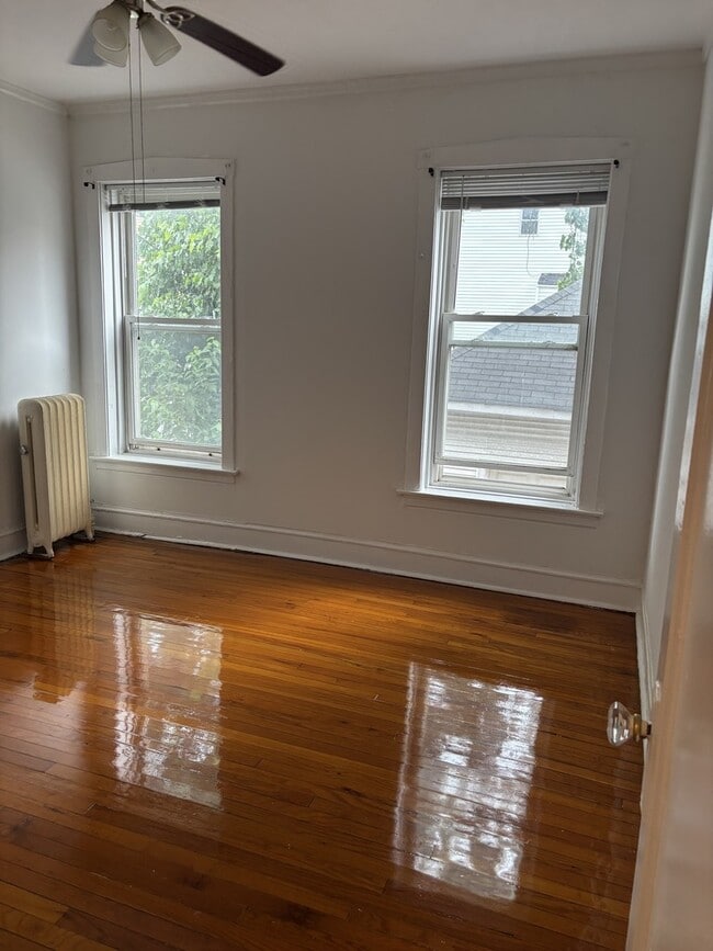 Building Photo - 1218 W North Shore Ave