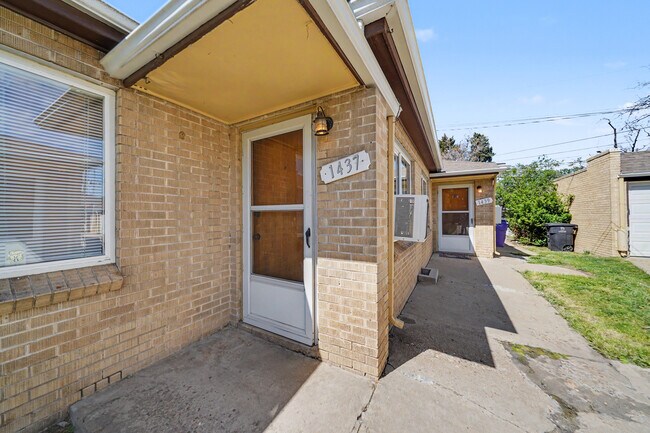 Building Photo - 1437 Jasmine St