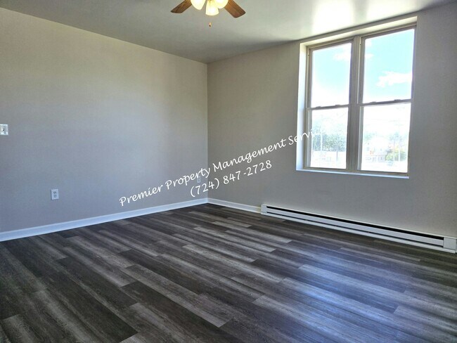 Building Photo - 211 E Wallace Ave
