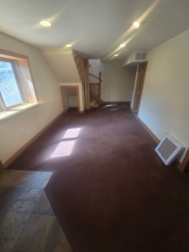 Building Photo - 229 Crestwood Ct