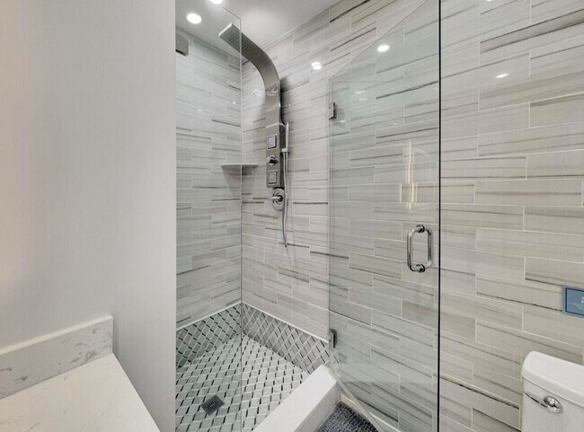 Building Photo - 5940 NE 22nd Ave