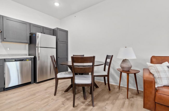 Building Photo - 1360 American Dr