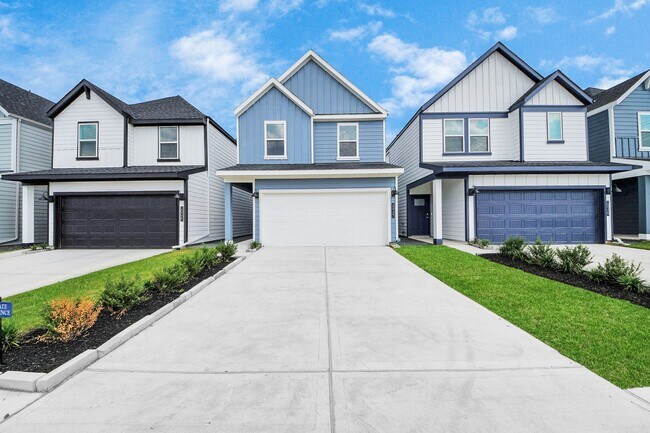 Building Photo - 10327 Sylvan Wds Trl