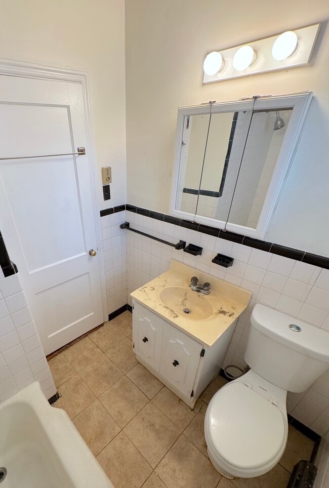 Building Photo - 1313 Frank St