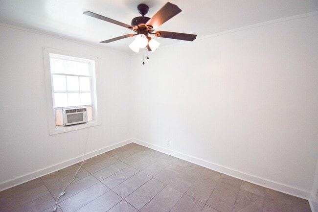 Building Photo - 2716 Sunrise St