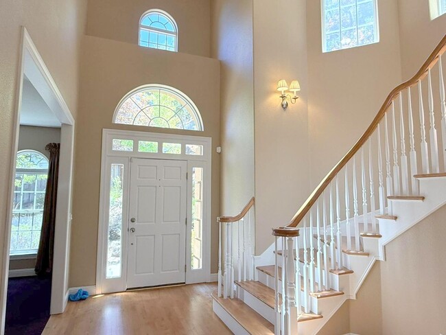 Building Photo - Westside Alamo Custom Estate With Beautifu...