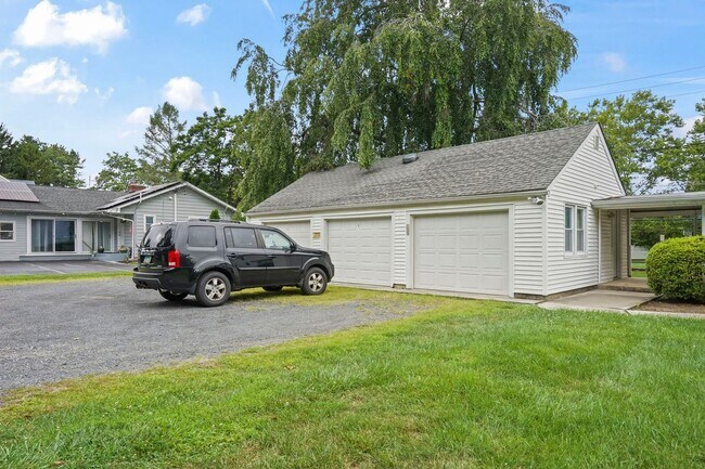 Building Photo - 432 Plainsboro Rd