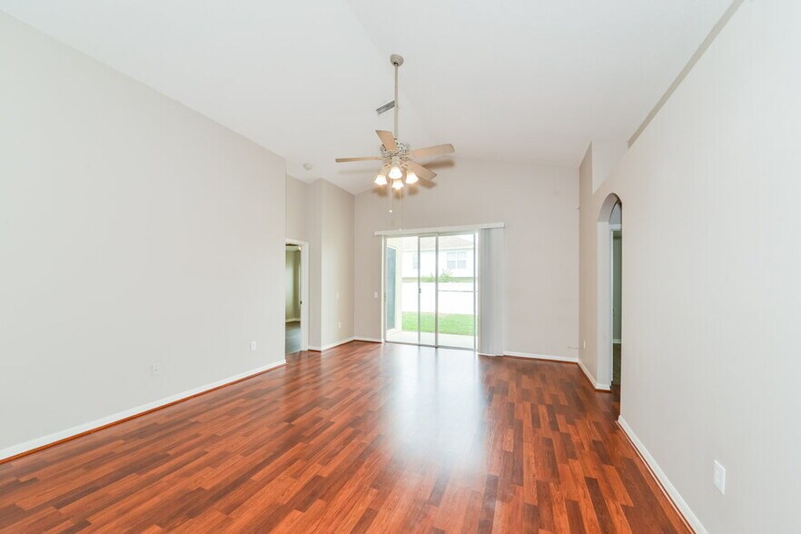 Building Photo - 12817 Kings Lake Dr