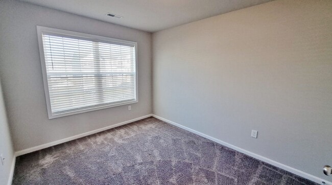 Building Photo - 4 Bed / 2-1/2 Bath Single Family Townhome w/1-Car Garage