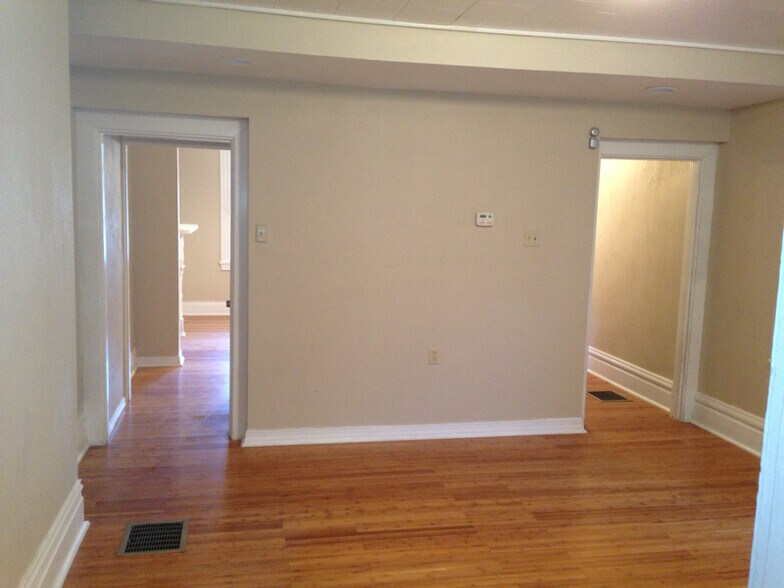 Building Photo - 610 S Millvale Ave