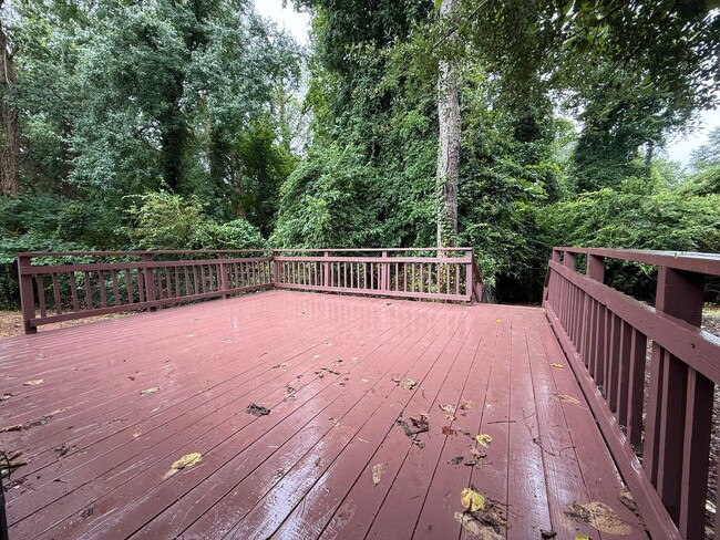 Building Photo - Renovated 3 bedroom 2 bath Ranch
