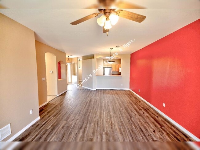 Building Photo - 606 W Woodfield Ct