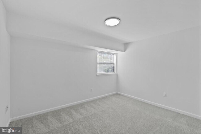 Building Photo - 13 Silverwood Cir