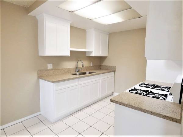 Building Photo - 1907 Lewis Ave