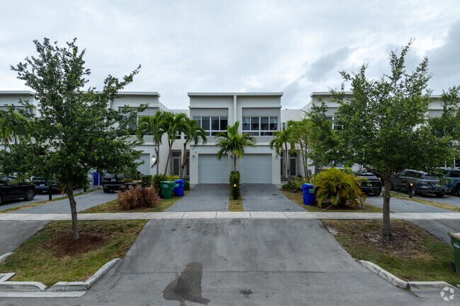 2451 NE 135th St - ParcView Villas