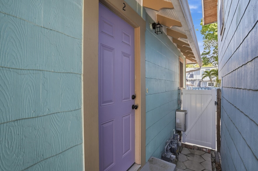 Building Photo - 539 6th St N