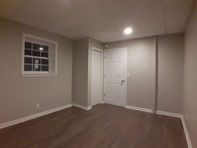 Building Photo - Radford, 1 BR / 1 BA Apartment, Available May 20th