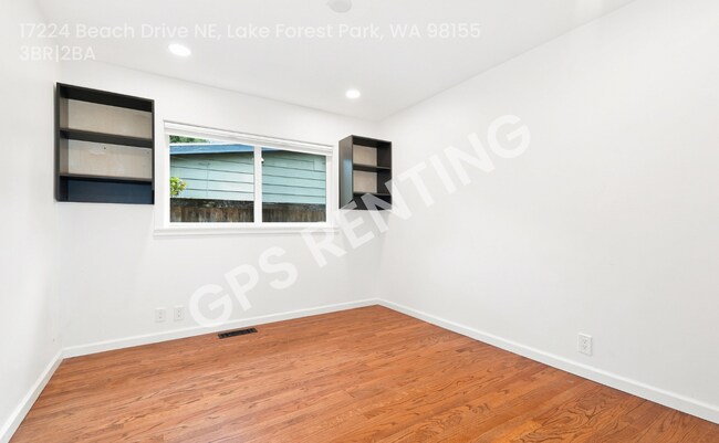 Building Photo - 17224 Beach Dr NE