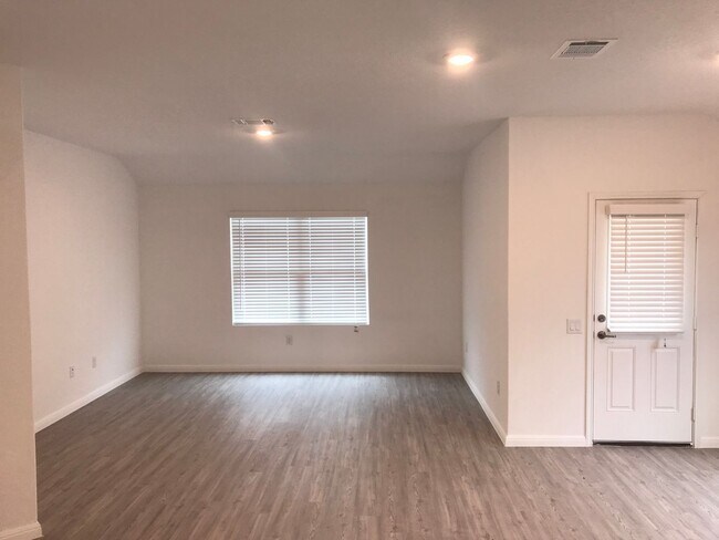 Building Photo - 750 Haas Wy