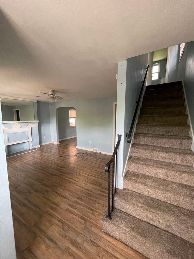 Building Photo - 2 bed 1.5 bath home in Pittsburgh Pa!