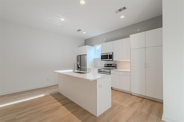 Building Photo - 6012 Hudson St